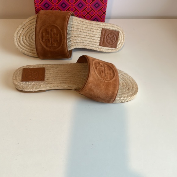 Authentic Tory Burch
Open-toe Espadrille
Sandal Women - Picture 4 of 9